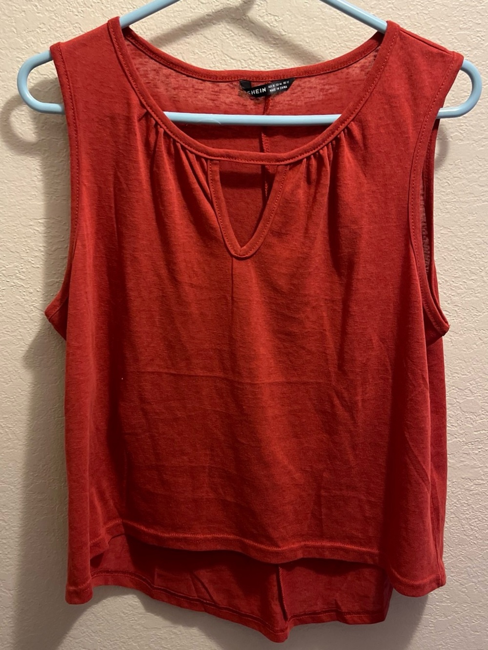 SHEIN Brick Red Sleeveless Keyhole Tank Top